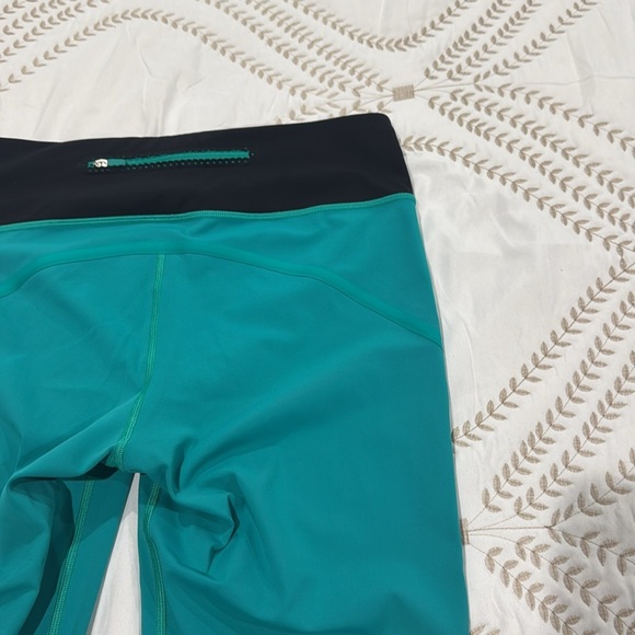 Lululemon Smooth Stride Crop Leggings - Picture 9 of 12